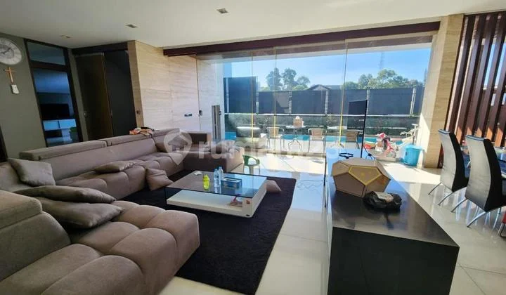 Dijual Cepat Rumah Mewah+Kolam Renang di Komp.elit Setraduta