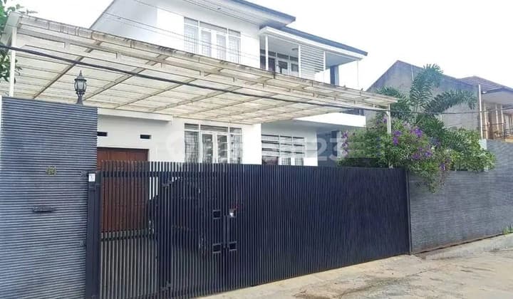 Rumah Mewah+kolam Renang di Komp.geger Kalong Permai Bandung
