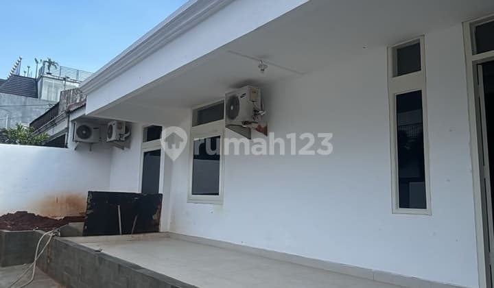 Sewa Rumah Cocok Utk Usaha atau Kantor di Senopati