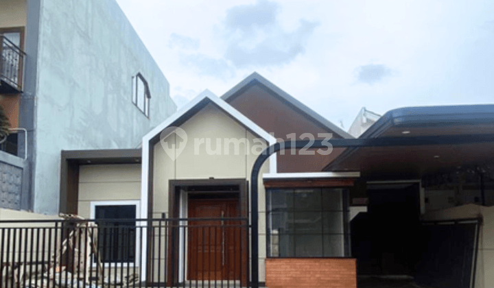 Siap Huni Rumah Cantik Bangunan Luas di Lokasi Strategis
