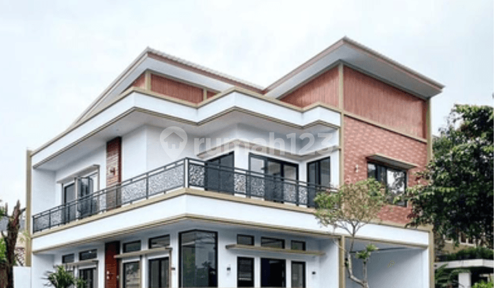 Rumah Baru Modern Minimalis dengan Desain Megah Posisi Hook di Lokasi Super Strategis