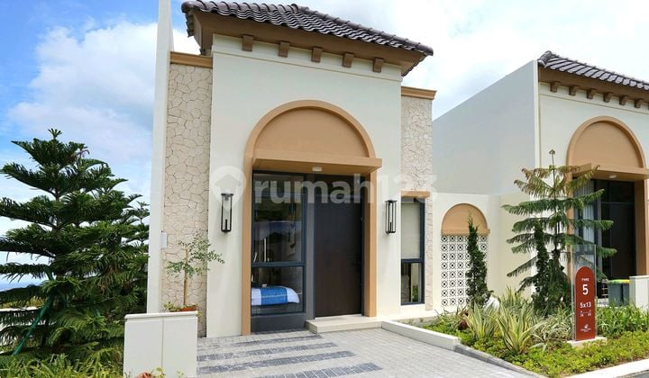 Rumah Cantik dengan View Perbukitan di Sentul