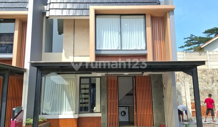 Rumah View Danau Indah Dekat Pintu Tol Bsd