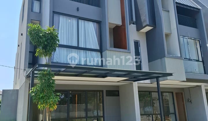 Rumah 3 Lantai Cantik di Cilandak Jaksel