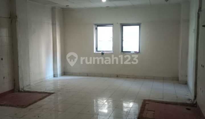 4-Storey Shophouse for Quick Sale on Hayam Wuruk Raya