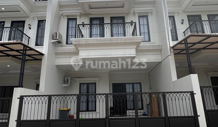 Rumah Mewah Dekat Alun Alun dan Stasiun Depok