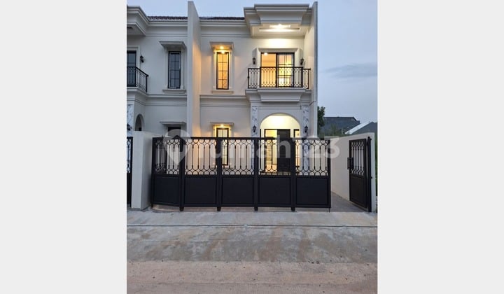 Rumah Mewah Style American Dekat Stasiun Depok