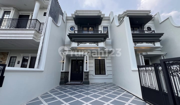 Rumah Sultan di Boulevard Grand Depok City Nempel Alun Alun