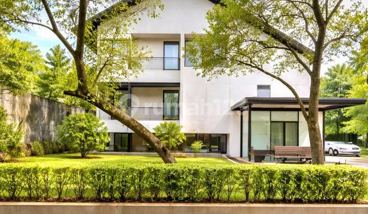 Bwngunan Terawat Dalam Town House Bergaya Tropical Moderndi Bintaro Jaksel