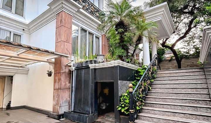 Rimah Dengan Dengan Design Modern Classic Dekat Senayan Di Simprug