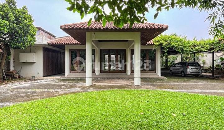 Rumah Dengan Tanah Luas Terawat Di Veteran Jakarta Selatan