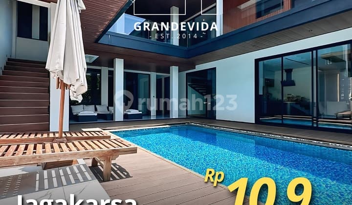 Rumah Modern Tropis Cantik Jagakarsa