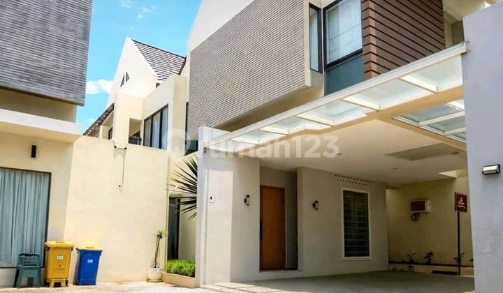 Rumah Cantik dengan Private Pool di Jagakarsa
