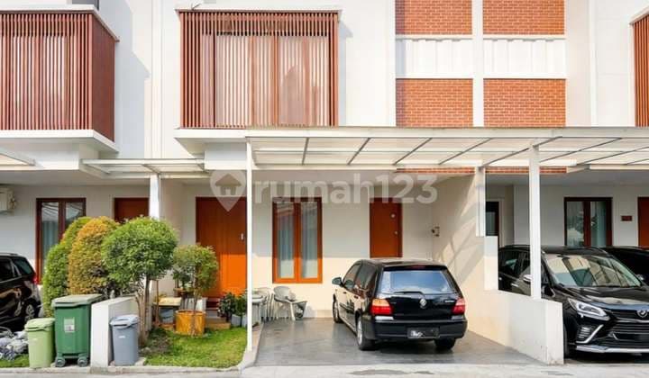 Rumah Dalamtown House Terawat Siap Huni di Pejaten