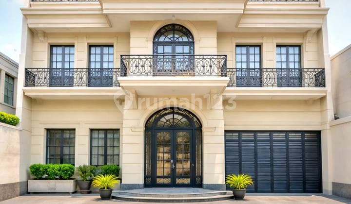 Rumah Mewah Gaya American Classic Dalam Komplek Kawasan Elit di Cempaka Putih