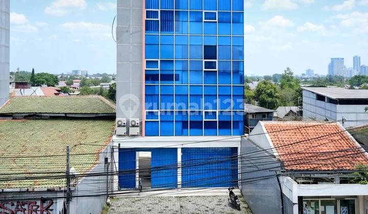 Commercial Building 4.5 Floors Suitable for Investment in Warung Buncit