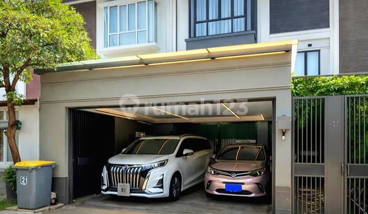 Bergaya Modern Minimalis dengan Private Pool di Dalam Town House di Cilandak