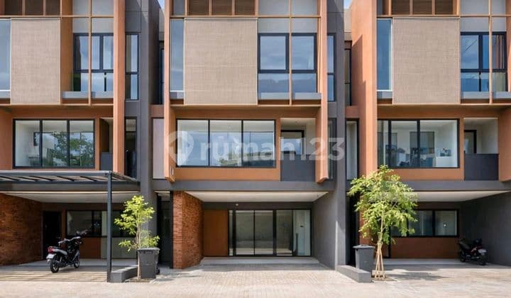 Brand New Dalam Town House di Kemang