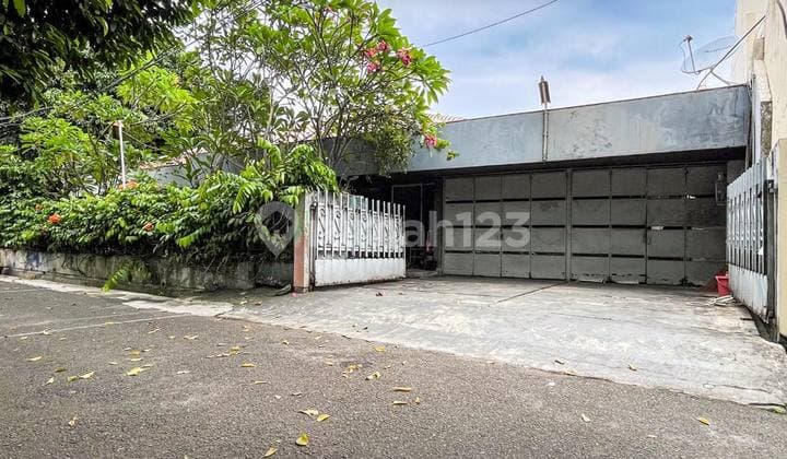 Rumah untuk Dibangun Ulang di Kebayoran Baru