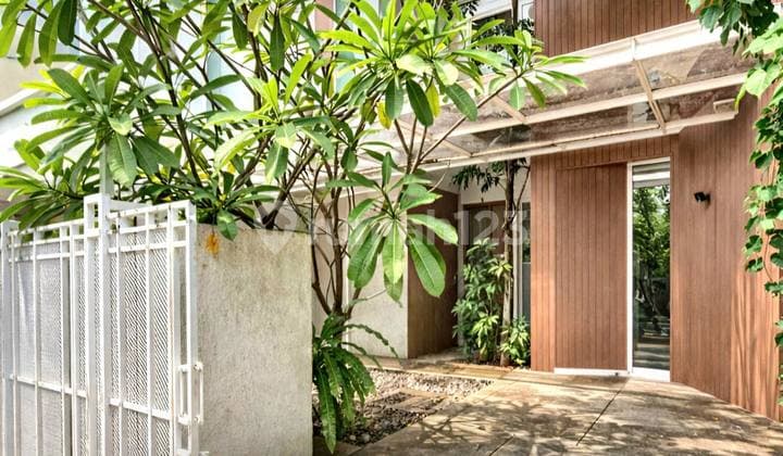Rumah Cantik 3 Lantai Dalam Komplek Area Tenang di Cipete