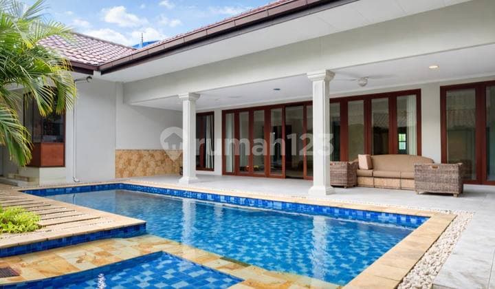 Rumah Terawat Dalam Town House dengan Private Pool di Cipete