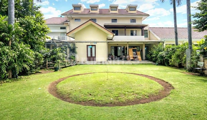 Rumah di Cipete dengan Halaman Luas