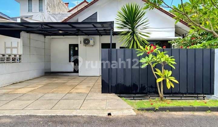 Rumah Cantik Terawat Siap Huni Posisi Hook Lingkungam Asri di Pesanggrahan Jaksel