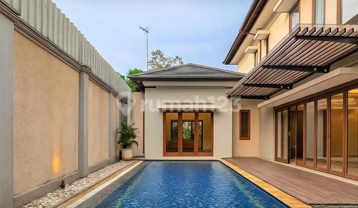 Rumah Gaya Tropical Dalam Town House Di Kemang