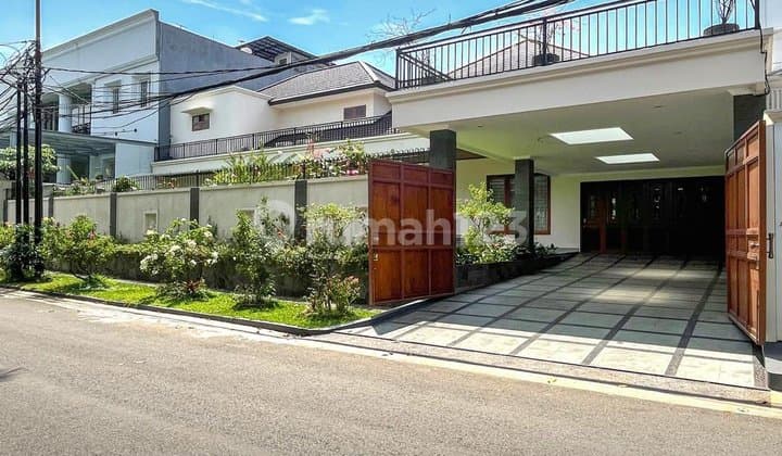 Lebak Bulus Rumah Cantik dengan Pool Dekat MRT