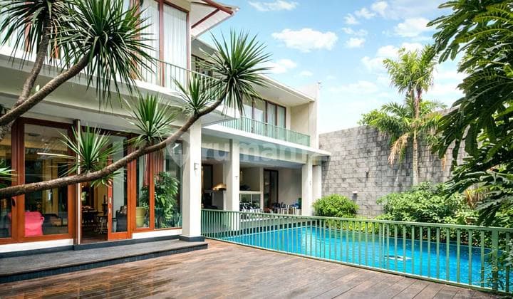 Luxury Tropical House Bangunan Terawat dan Siap Huni di Pondok Indah