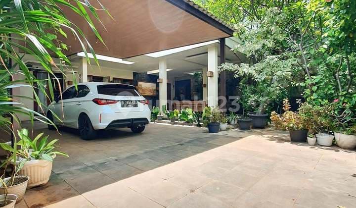 Well-Maintained and Move-In Ready 2-Storey Building, 8th Semester Furnished in Lebak Bulus