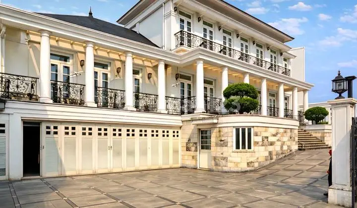 Rumah Modern Classic Dekat dengan Stasiun M R T di Cipete