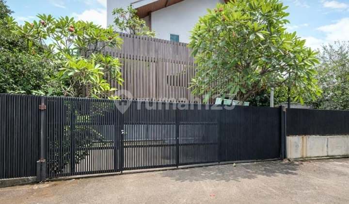 Rumah Dalam Compound Terawat dan Siap Huni di Kemang