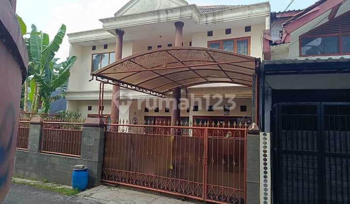 Dijual Rumah Besar N Luas di Jaksel, Lokasi Terjangkau, Akses Mudah ke Transportasi Umum dan Fasum