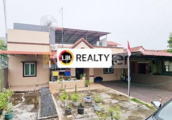 Rumah Hook Tengah Kota di Perum Puri Legenda