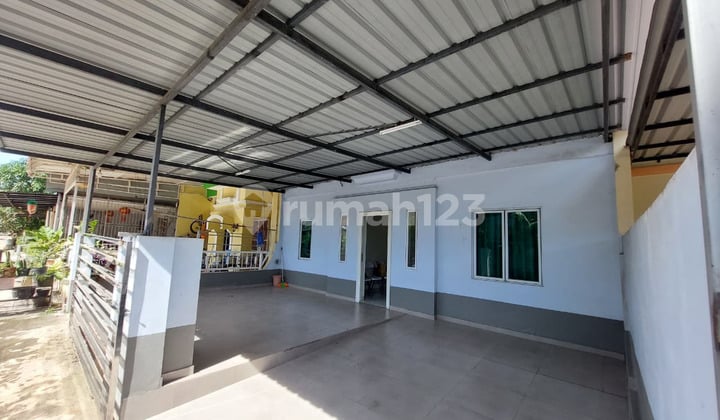 Disewa Rumah Cantik Semi Furnished di Perumahan Palm Beach