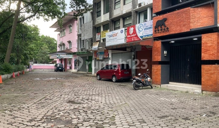 Ruko 3 Lantai Siap Pakai SHM Harga Menarik Area Riau Bandung
