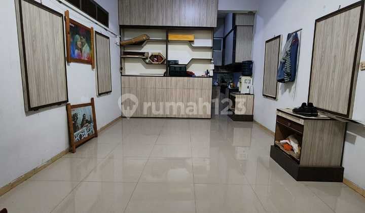 Rumah 3 Lantai Akses Jalan 2 Mobil. di Cempaka Putih