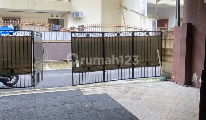 Rumah 2 Lantai Lokasi Strategis di Setiabudi Jakarta