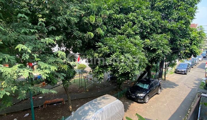 Rumah Lokasi Bagus, Nyaman, Cocok Untuk Hunian Ataupun Kost-kostan di Tanjung Duren, Jakarta Barat