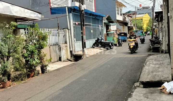 Rumah di Tanah Sereal, Tambora. Jakarta Barat