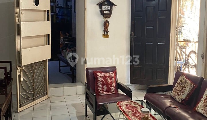 BU Murah. Kos-Kosan 23 Kamar Di Kartini, Jakarta Pusat