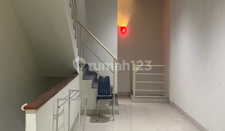 Ruko 5 Lantai Lokasi Strategis Pinggir Jalan Raya.