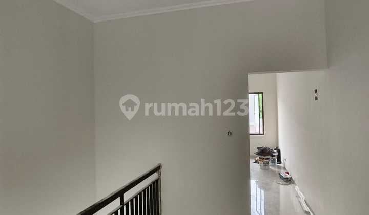 Rumah Baru 3 Lantai Di Taman Ratu. Jakarta Barat