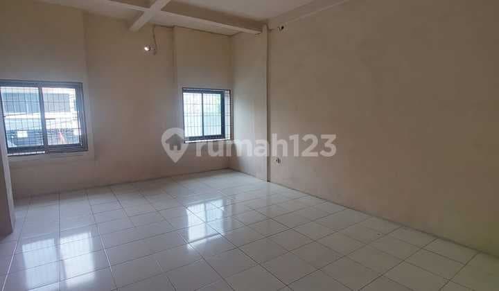 Ruko 3 Lantai Di Pinggir Jalan. Kedoya Jakarta