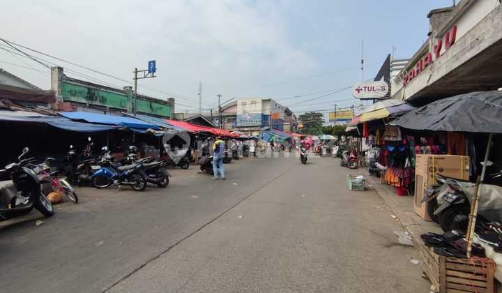 Toko ramai di pasar pinggir jalan MA Salmun bogor
