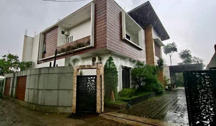Jual Cepat Rumah Besar Mewah Cibinong Dekat Jalan Tol