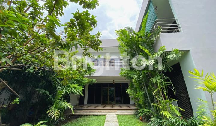 Rumah Raya Manyar Kertoarjo double way deretan resto resto besar