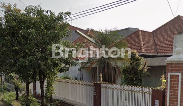 Rumah lama terawat jalan blambangan Surabaya pusat dekat universitas widya mandala