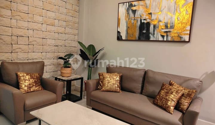 Kebon Jeruk, West Jakarta, a step away from MNC TV. Suitable for boarding house, residence, strategic location, road width for 2 cars.